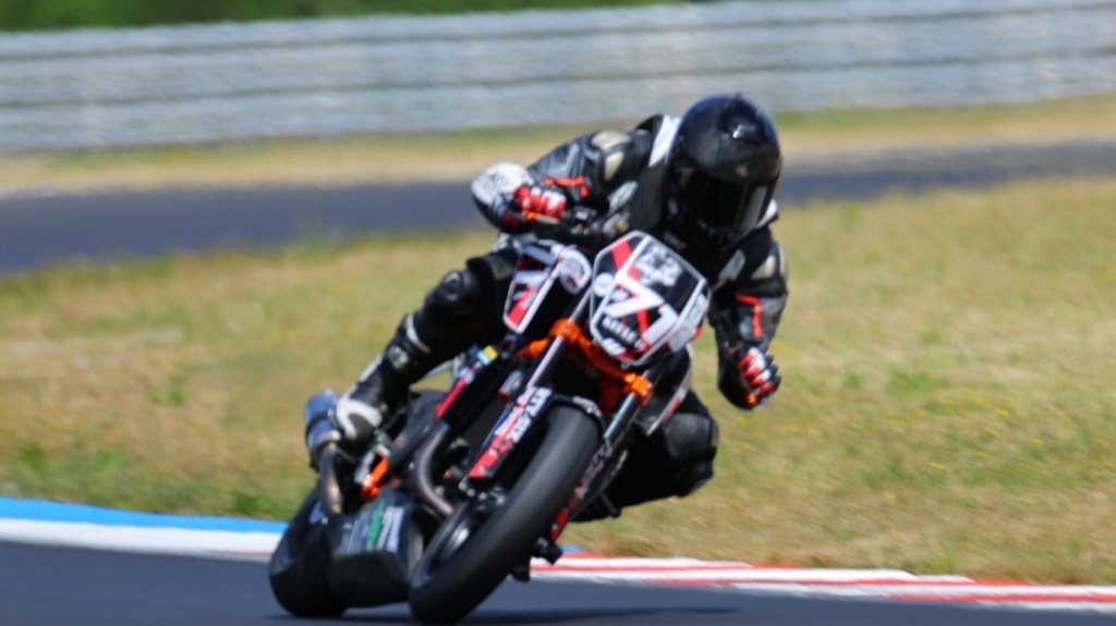 Forty Six Racing Team – Keule #71 auf der Rennstrecke
